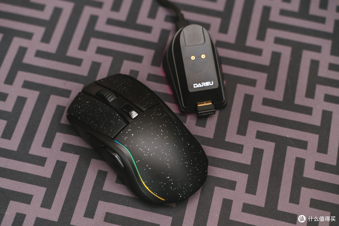 提升操控体验的轻量化低延迟无线鼠标达尔优a950