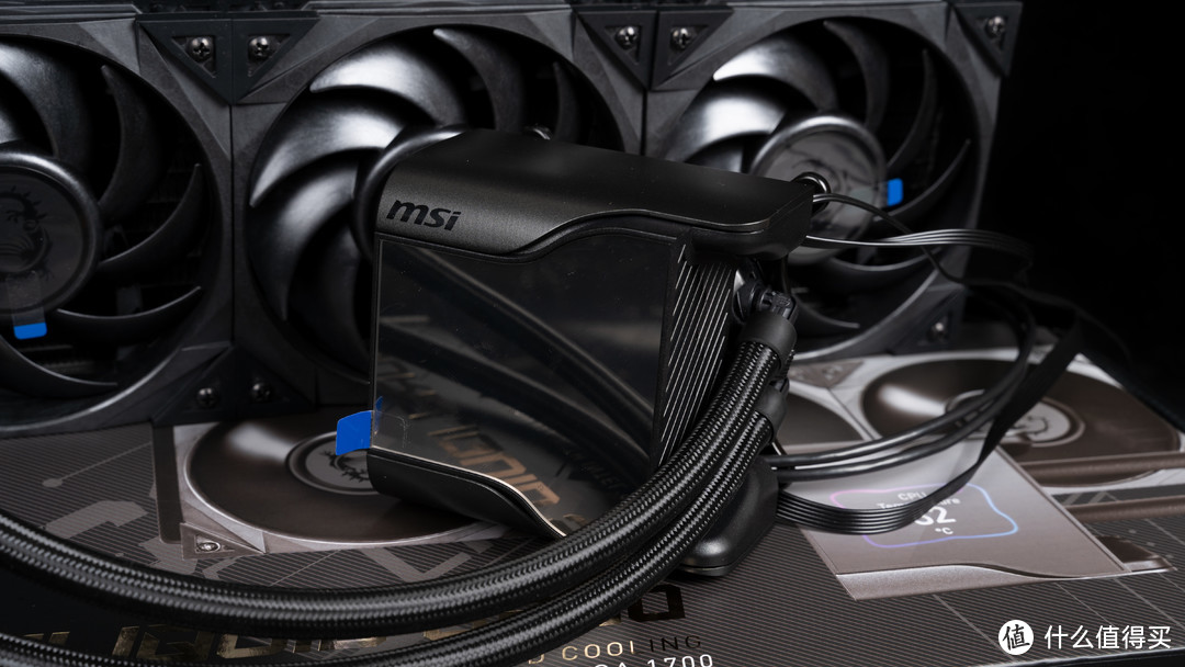 微星MEG CORELIQUID S360水冷搭配R7 5800X3D快测，屏幕可玩性高性能旗舰