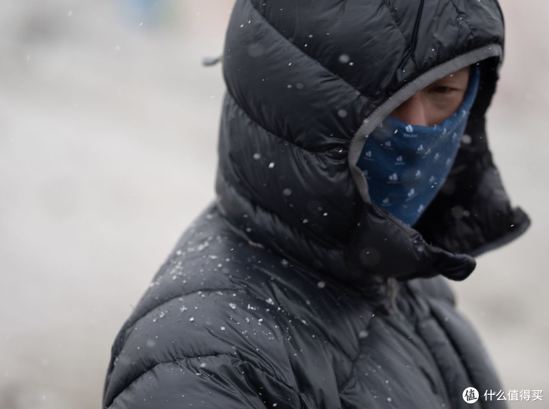 不可错过的国产900篷羽绒服——黑冰8732M冰天雪地体验