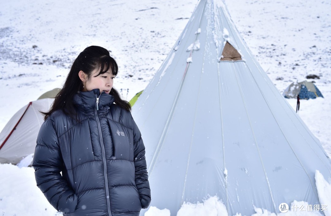 不可错过的国产900篷羽绒服——黑冰8732M冰天雪地体验