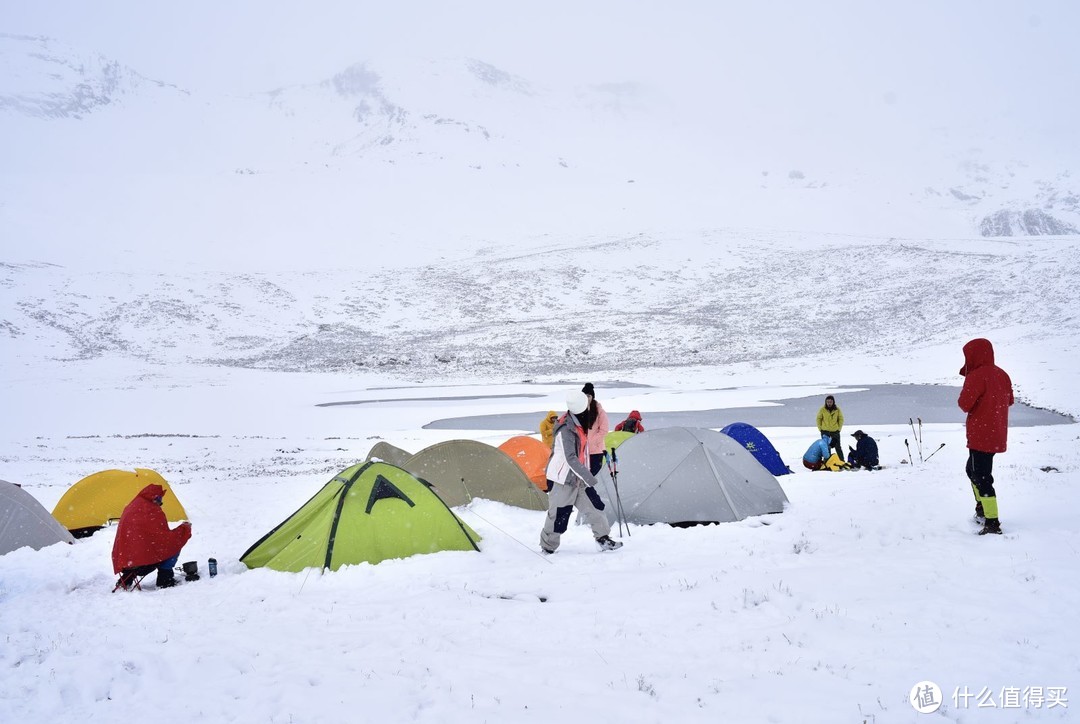 不可错过的国产900篷羽绒服——黑冰8732M冰天雪地体验