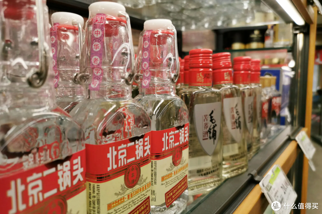 五粮液一“塑料瓶装酒”引网友热议，知道的人寥寥无几，你喝过吗？