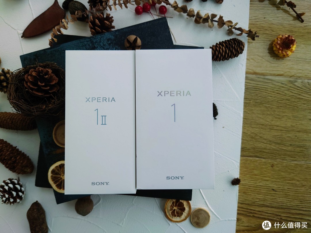 XPERIA 1 II与XPERIA 1包装盒