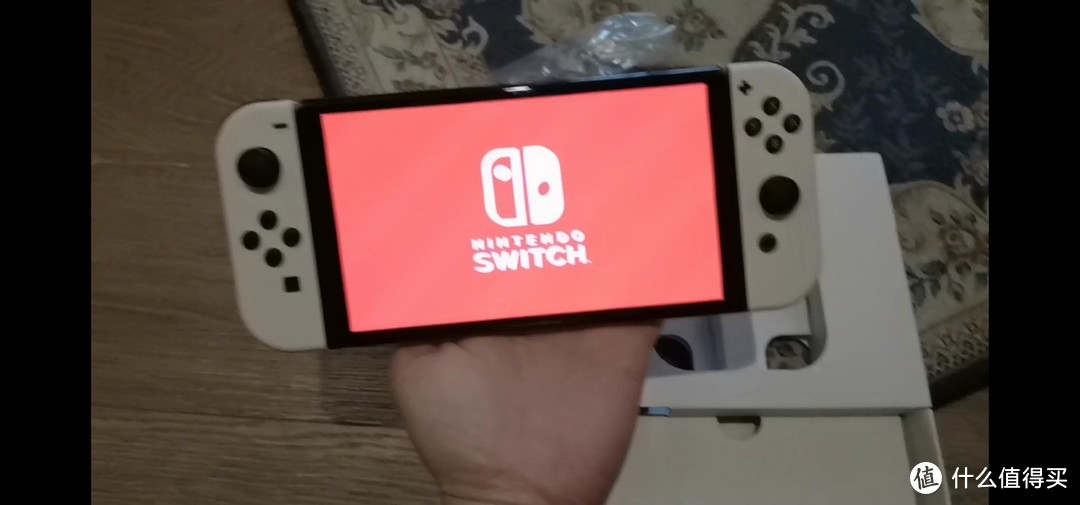 今天新买的Switch OLED到了！前代来贺！两代同堂