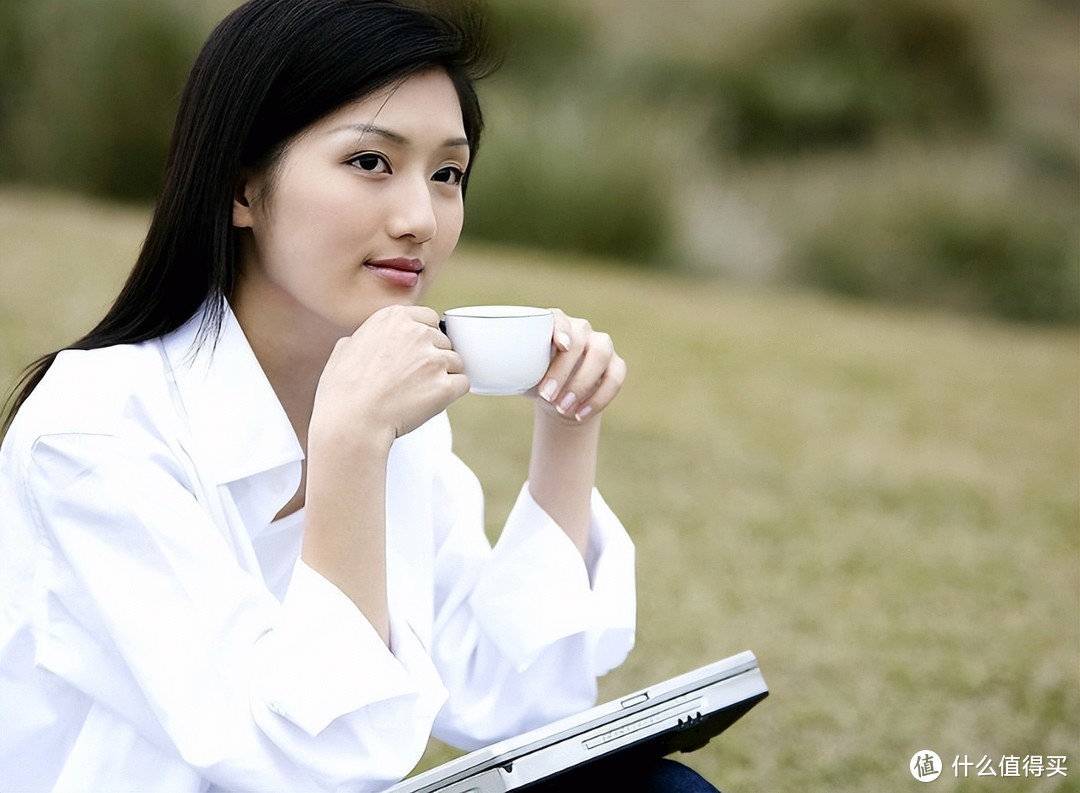 女人若想“老的慢”，建议多喝5种“养颜茶”，滋养皮肤，显年轻