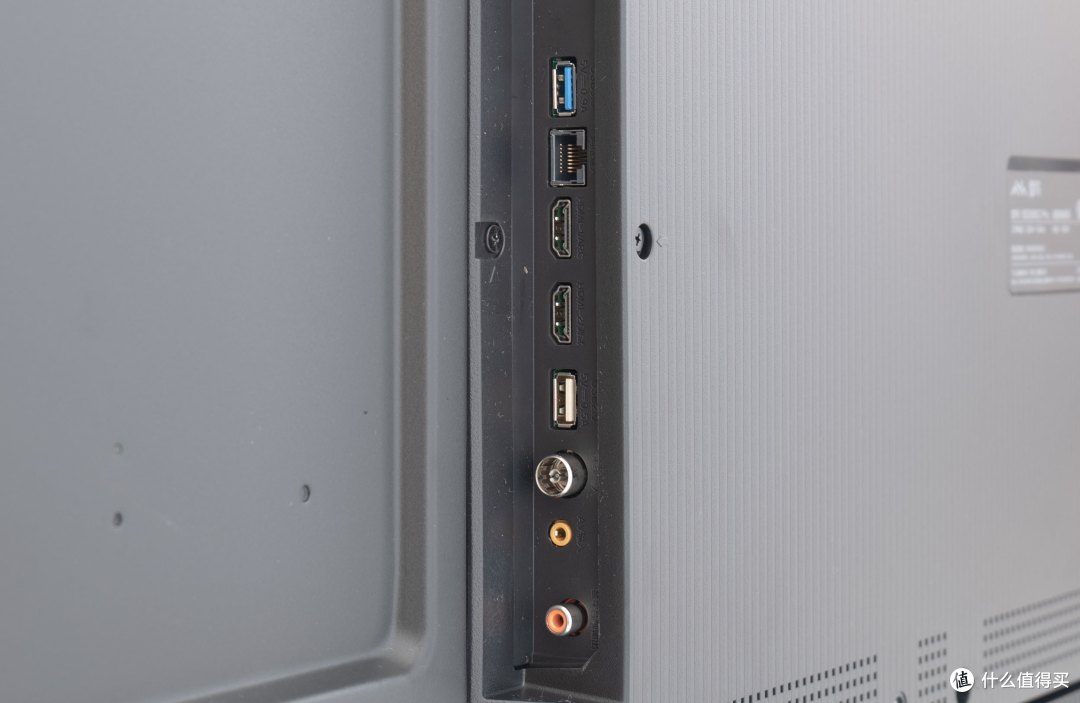 接口部分只有两组hdmi 2.