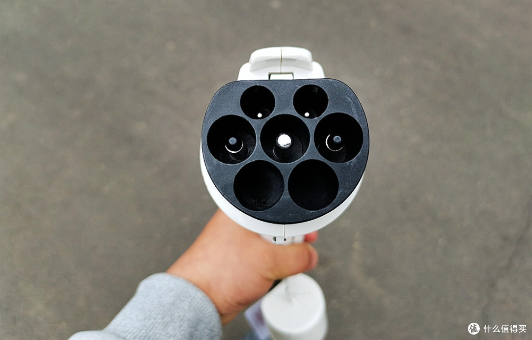 orico16a便携式充电枪为新能源车主的安全守护保驾护航