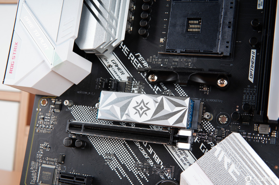 饼のpc硬件篇五十六支持个人送保主流级gen4硬盘新星影驰星耀x4m2ssd