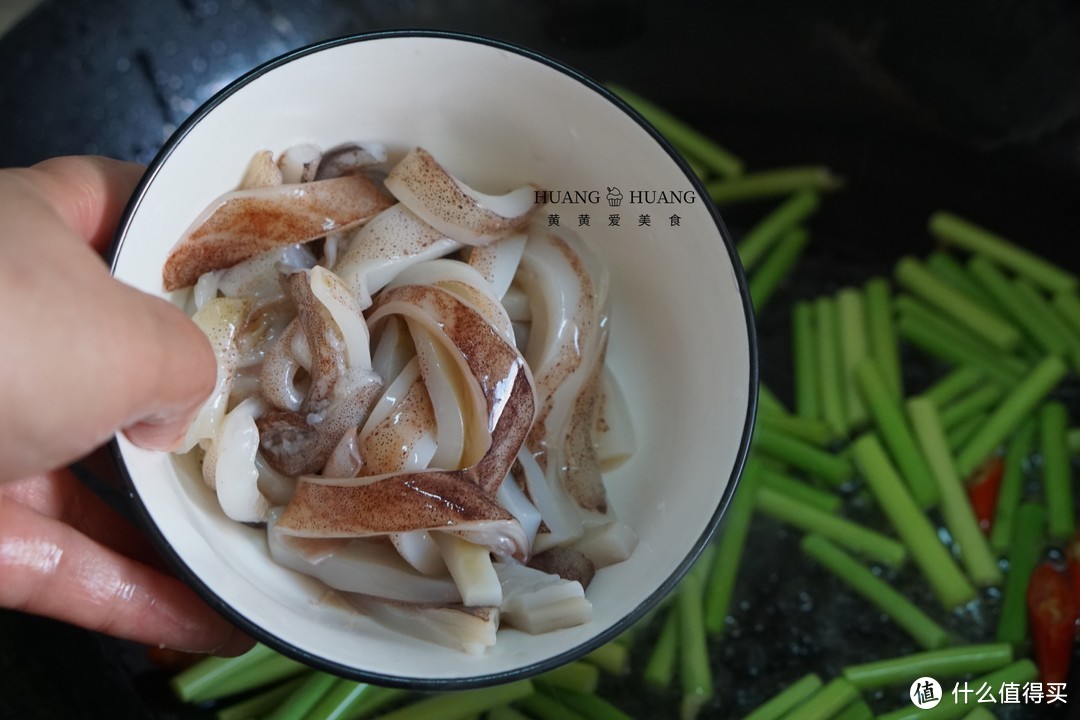 蒜苔炒鱿鱼，真正的懒人做法，味道鲜美又营养，5分钟就能上桌