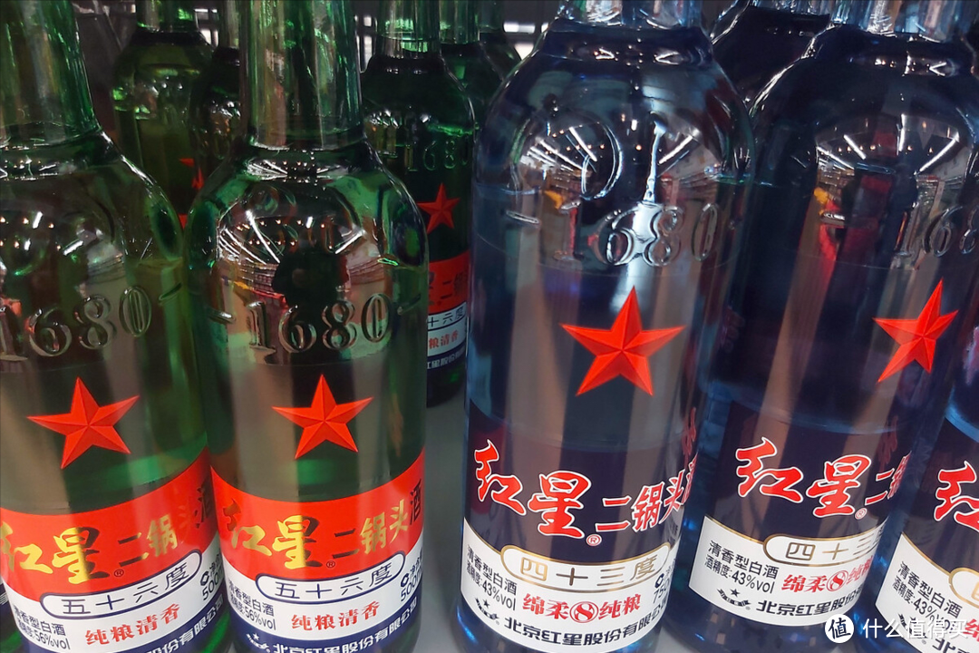 买红星二锅头，选“绿瓶”还是“蓝瓶”？差别很大，弄懂才不吃亏