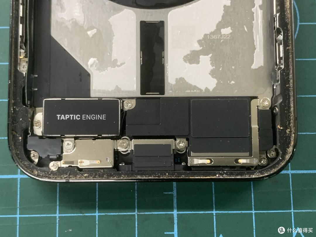 拆听筒元件的时候注意红圈内的双重螺丝,十字螺丝下面还有一颗中板