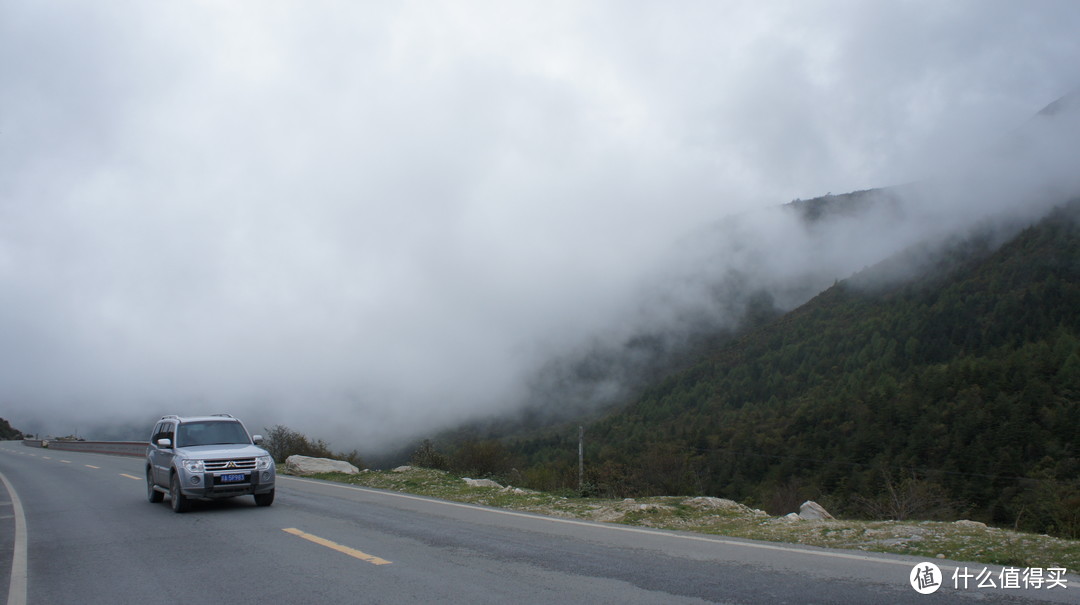 雾锁折多山