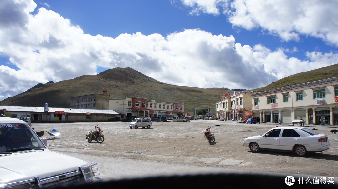 邦达是川藏南北线的交汇点（北上去昌都），是个很小的镇子
