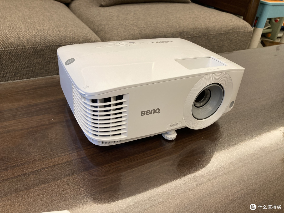 会议室投影仪怎么选？避开这三个坑，闭着眼选就行了！