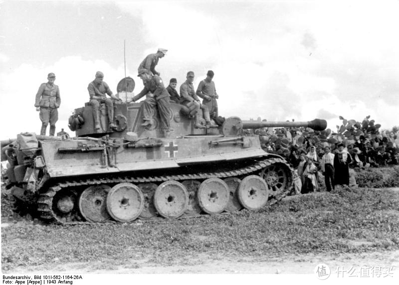 第7装甲团732号虎式坦克(原501营132号车)，突尼斯艾杰姆(El Jem)，1943年3月18日。