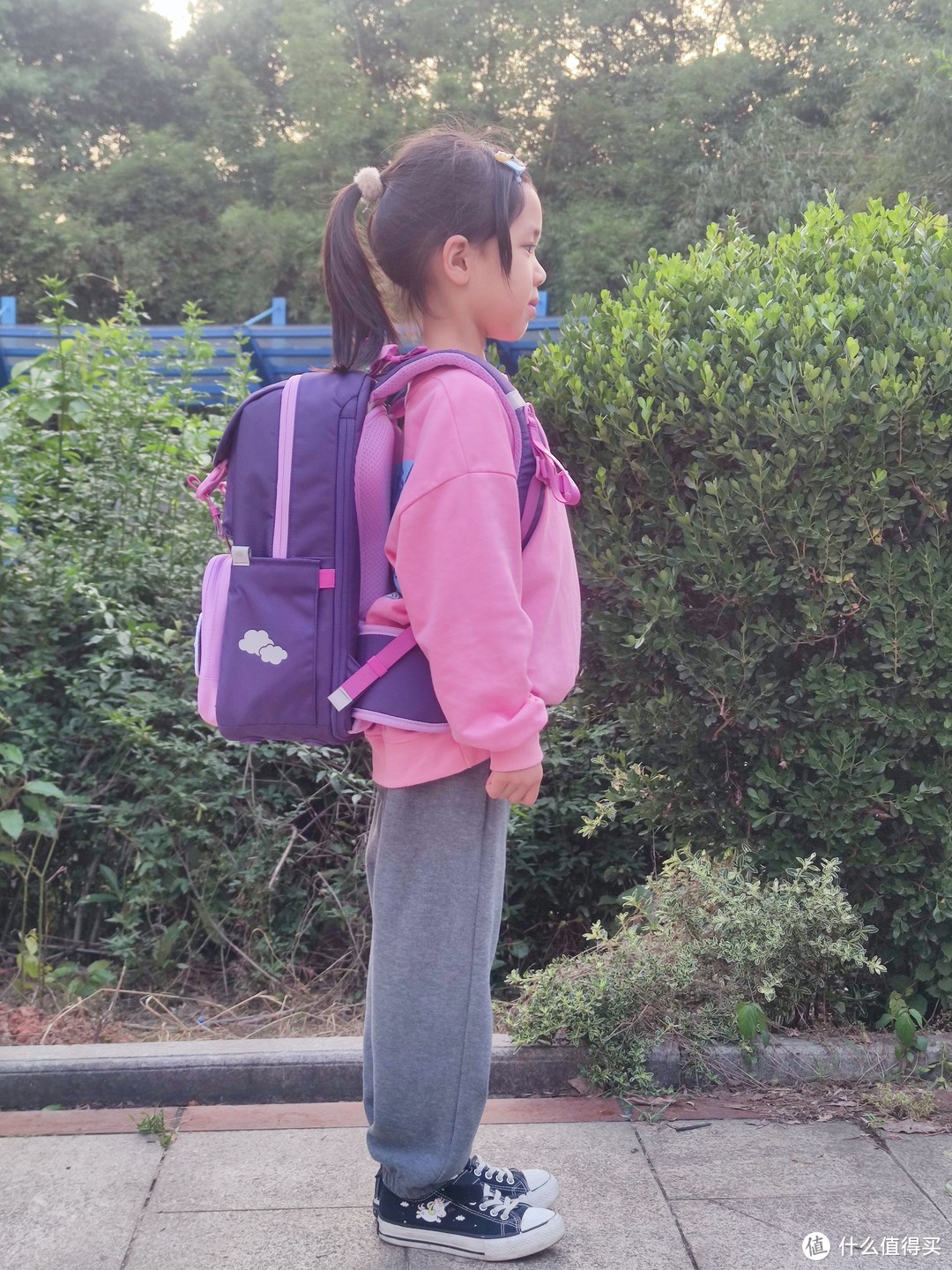 好的小学生书包要护脊，孩子身形更挺拔，身高立长5厘米！