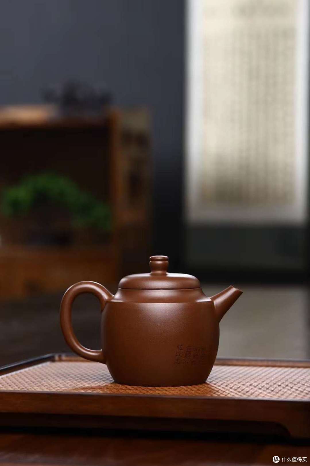 高执壶 — 碧沉霞脚碎,香泛乳花轻