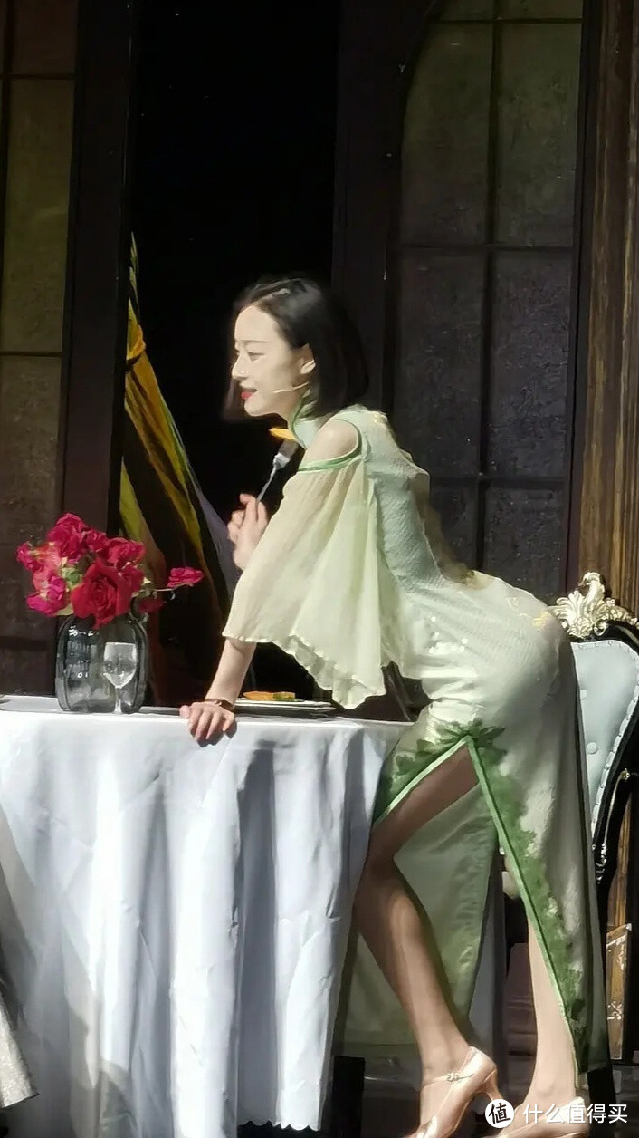 当倪妮再次穿上旗袍,那个风情万种的女人又回来了.