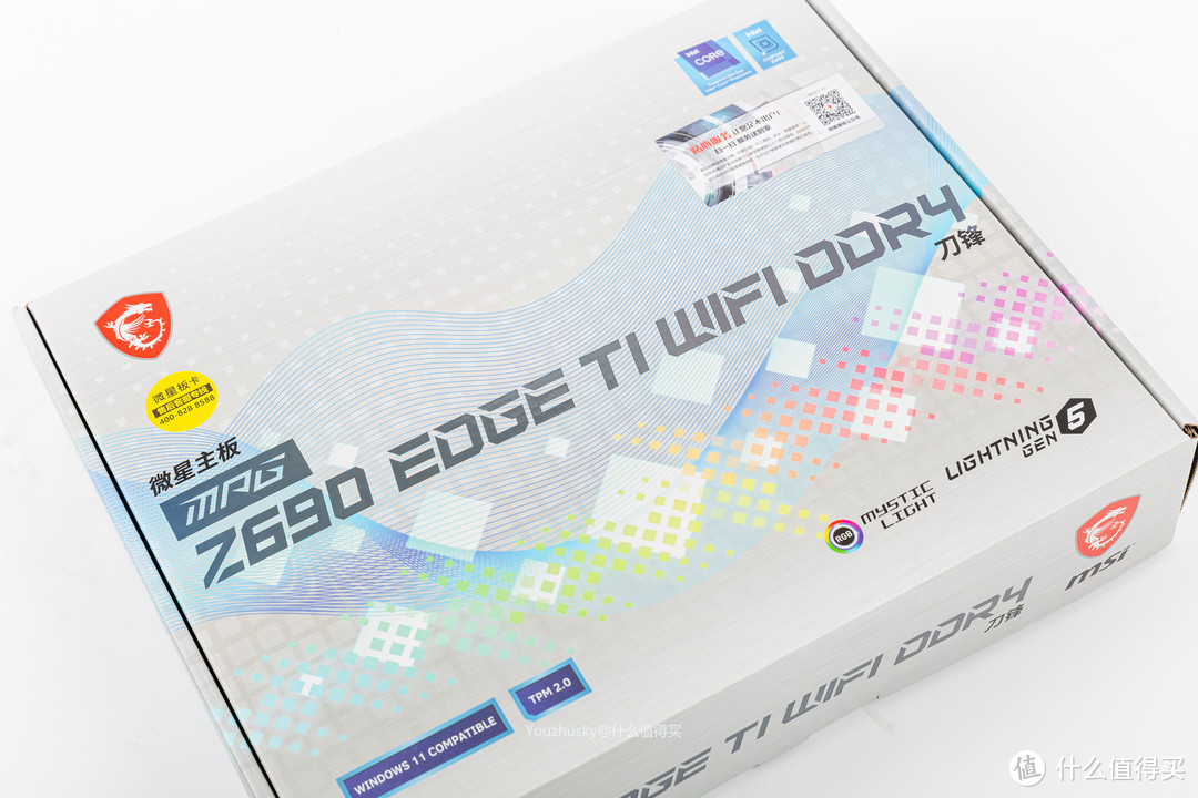 主板是微星MPG系列的刀锋钛Z690 EDGE TI WIFI DDR4，白银战士配银白色的刀锋钛非常和谐