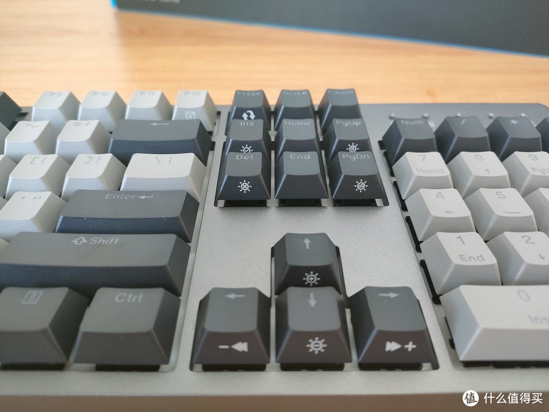 简单时尚、原厂+樱桃轴，限量版杜伽K310机械键盘体验