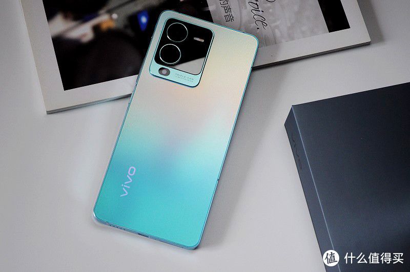 首发开箱简评：惊艳的vivo S15盛夏版