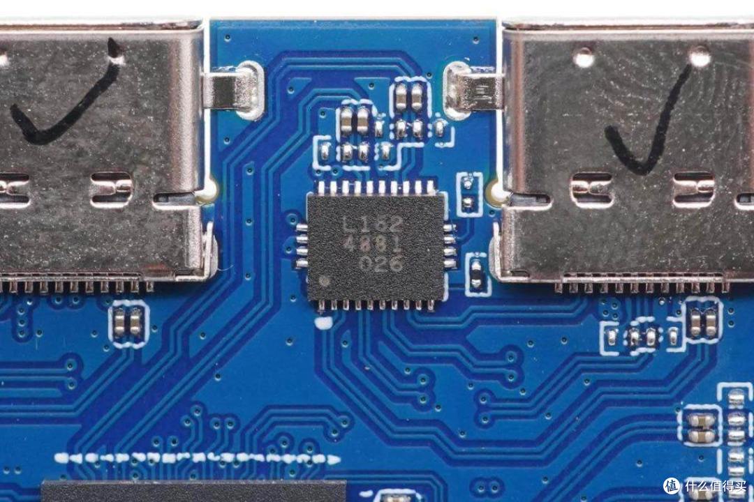 拆解报告：UGREEN绿联8K USB4多功能扩展坞CM500_USB集线器_什么值得买