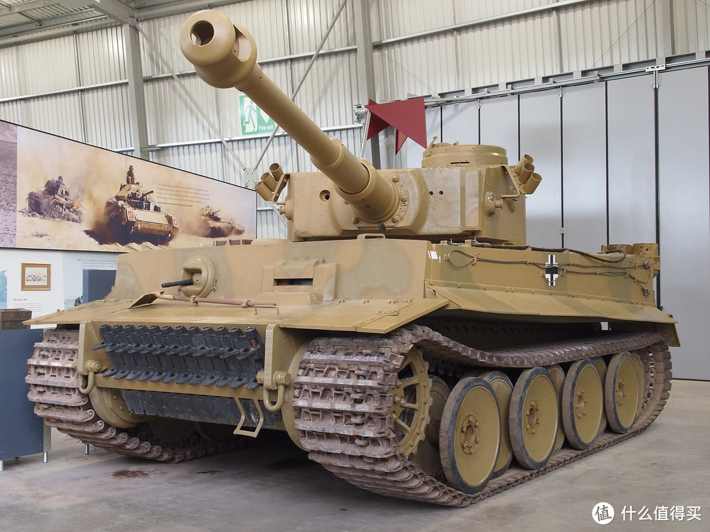 英国博文顿坦克博物馆馆藏的504营131号极初期型虎式坦克，馆方考证涂装为黄绿迷彩。