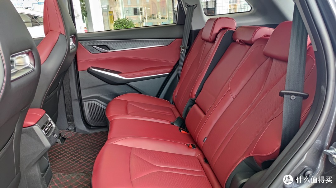 潮男变形记进店体验长安第二代cs75plus