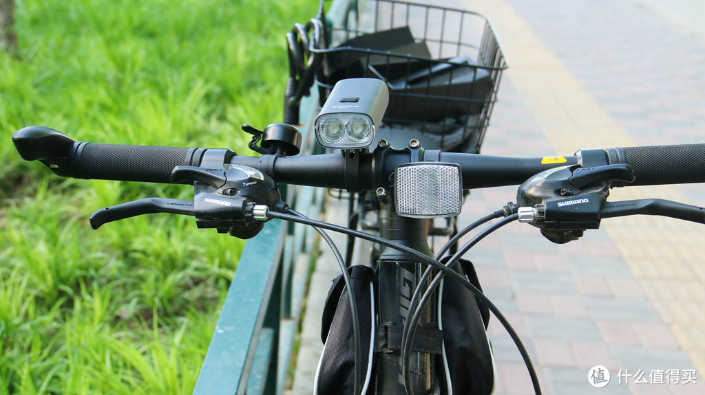 迈极炫RN3000自行车灯：3000流明、62小时续航，还能当充电宝