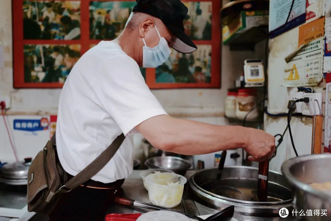 人均50+，我在这个“美食荒漠”吃到扶墙走！