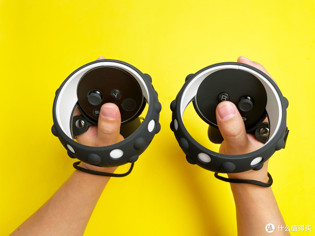 史上最舒适OculusQuest2手柄保护套，OURVR推出加长加大版手柄保护套。空间更大更畅快！