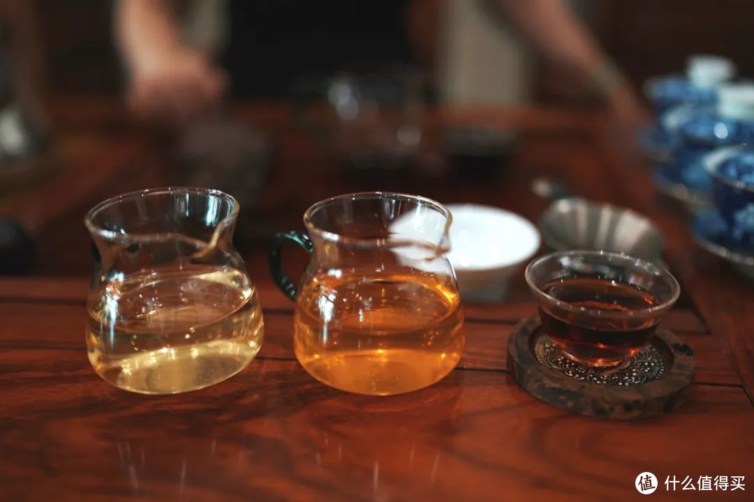 *都是普洱茶，发酵工艺不同茶汤颜色差别很大