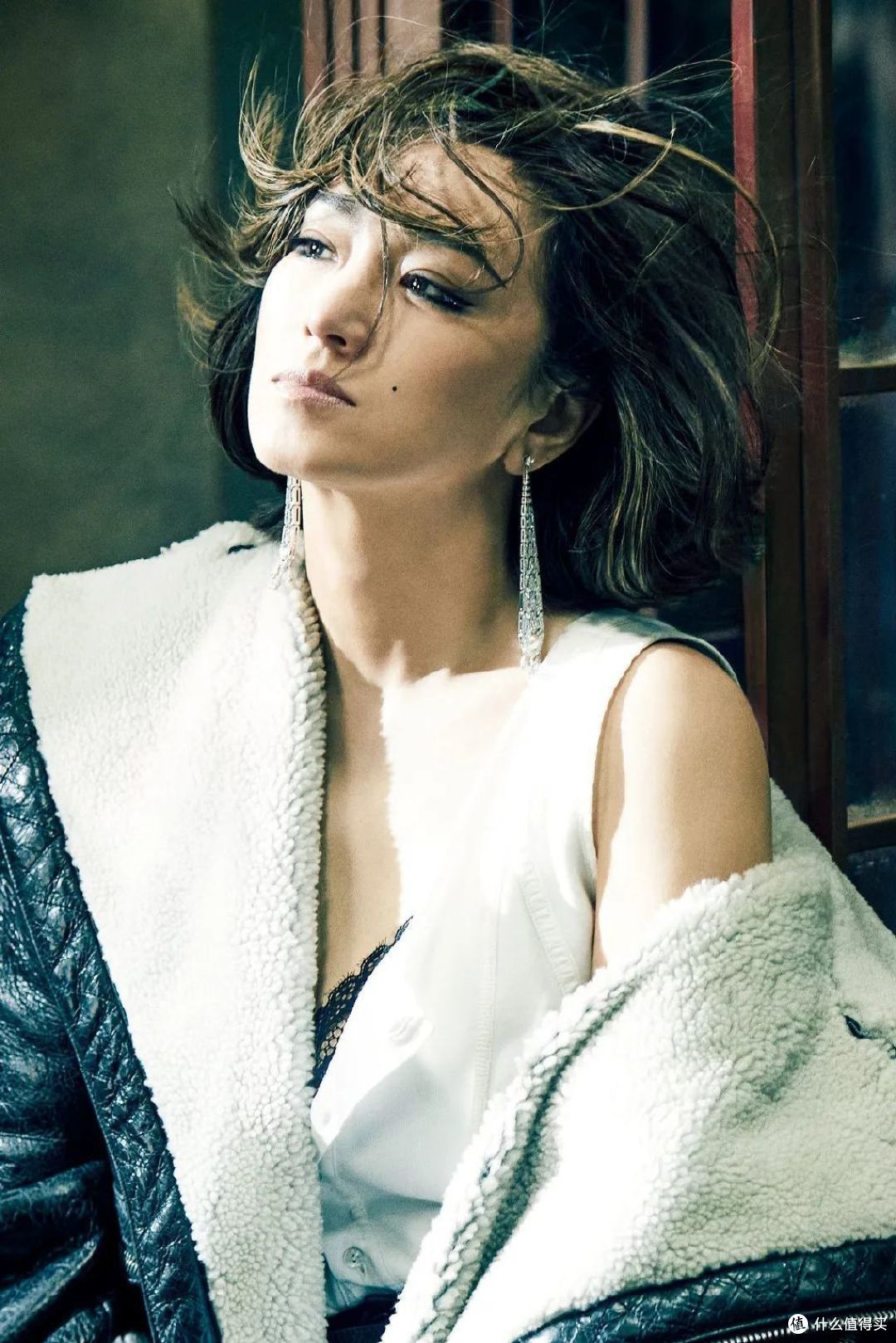 他的面子可真大居然让巩俐整了个大红唇