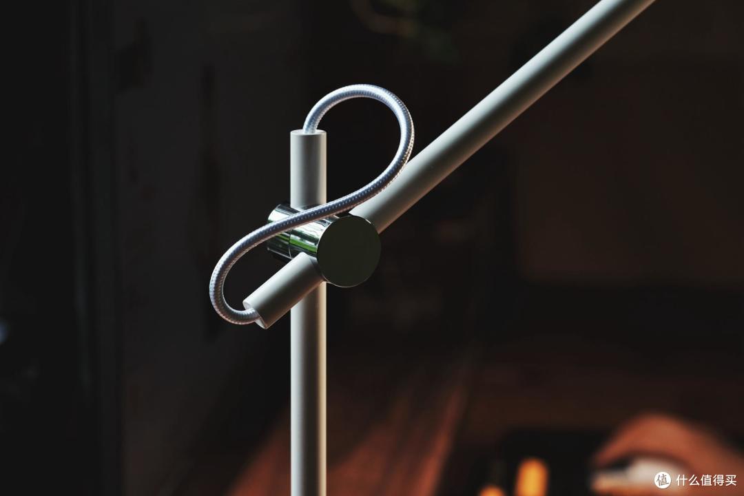 桌面那点事篇六南卡护眼台灯l1让书房进入智能调光时代