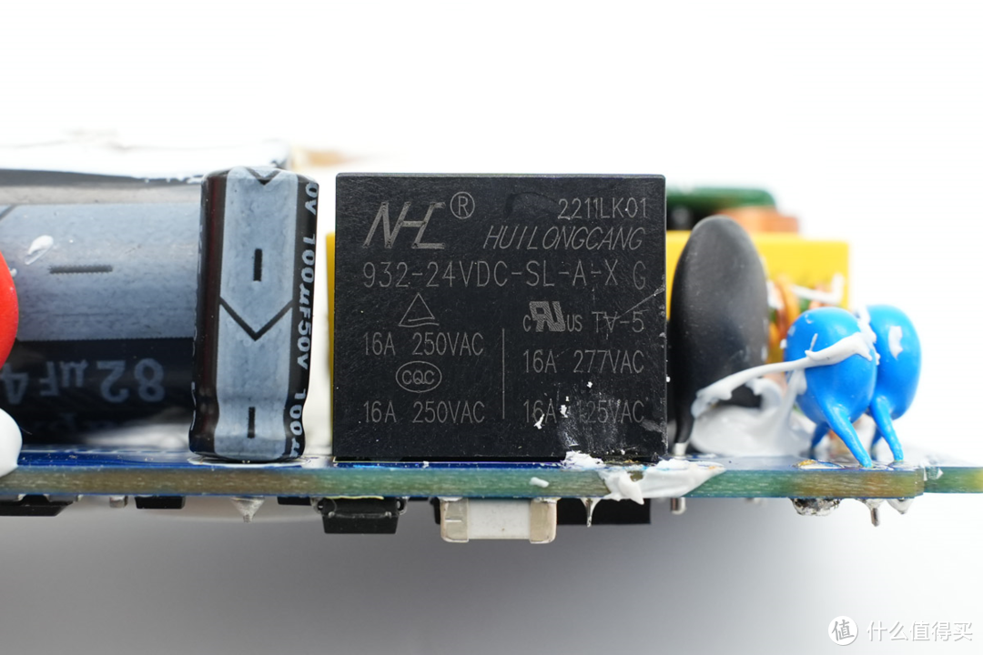 拆解报告：绿联100W智充魔盒Pro（3C1A）氮化镓插座CD270