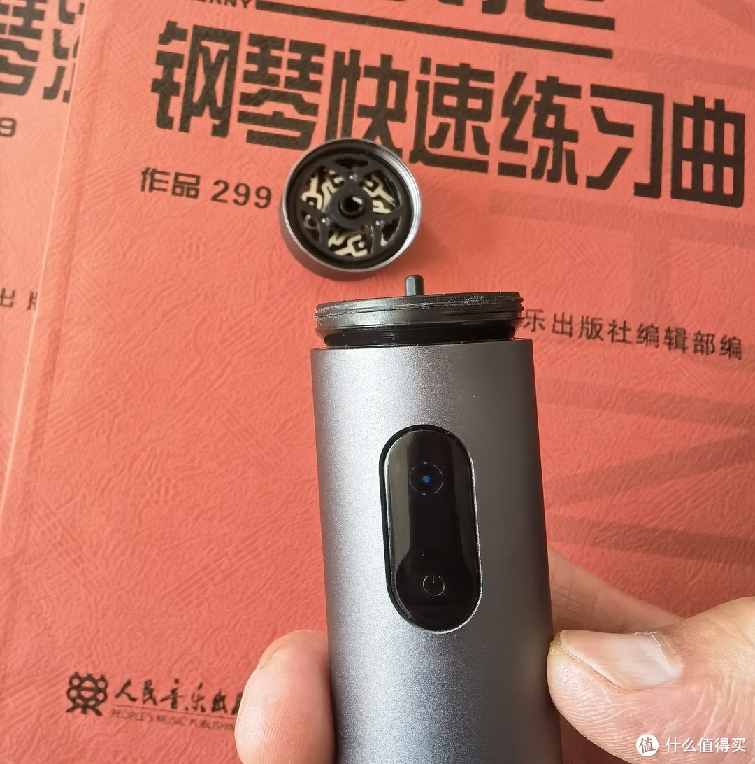 涡轮带彩屏，这个剃须刀有点潮