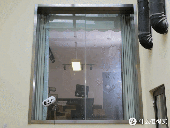高空玻璃怎么擦，玻妞擦窗机器人来帮你