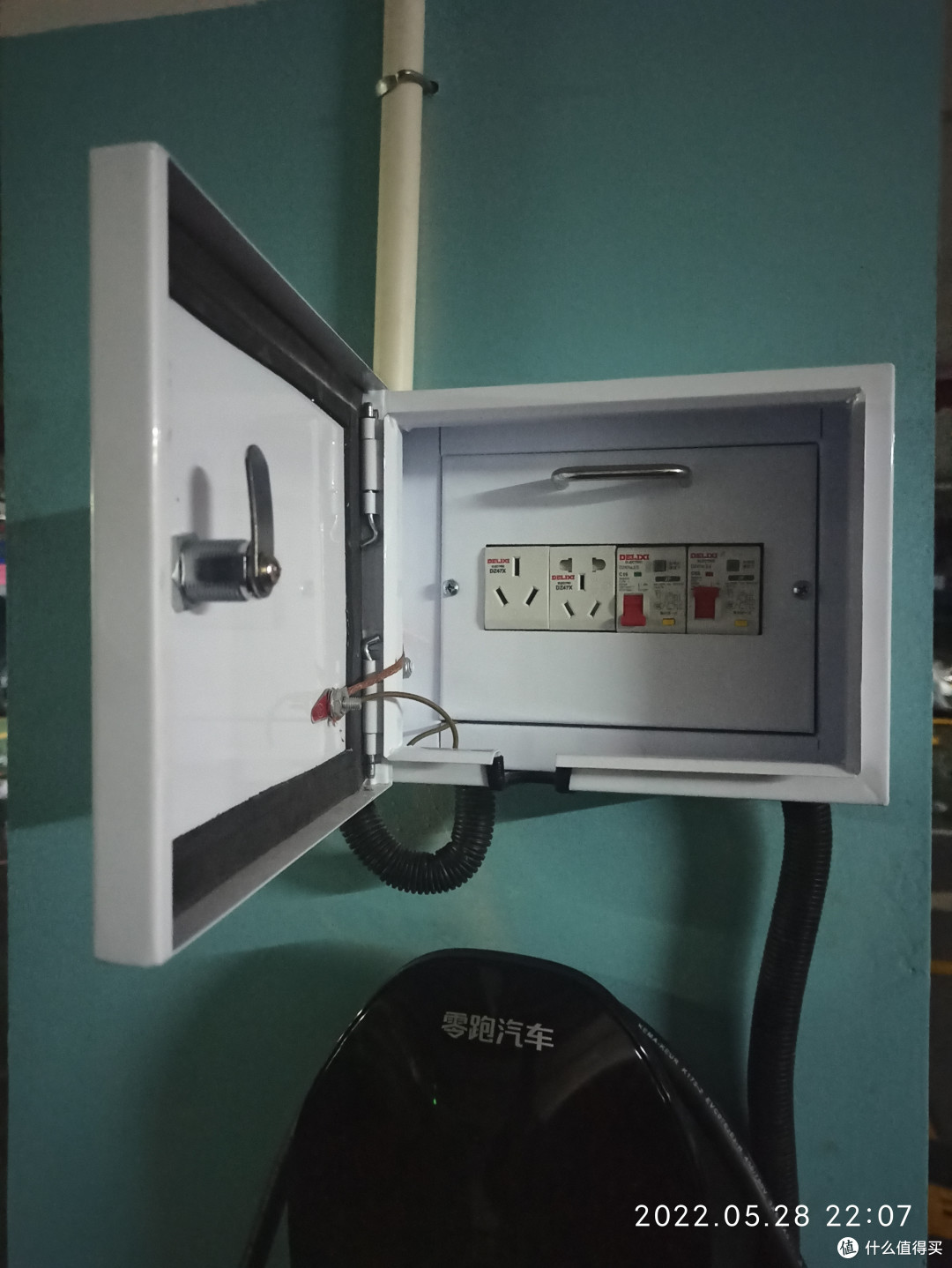 配电箱安装好了