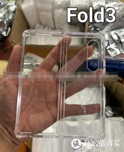 网传丨三星下一代 Galaxy Z Fold4 手机壳曝光，屏幕或增大、镜头配置提升，升级骁龙8+