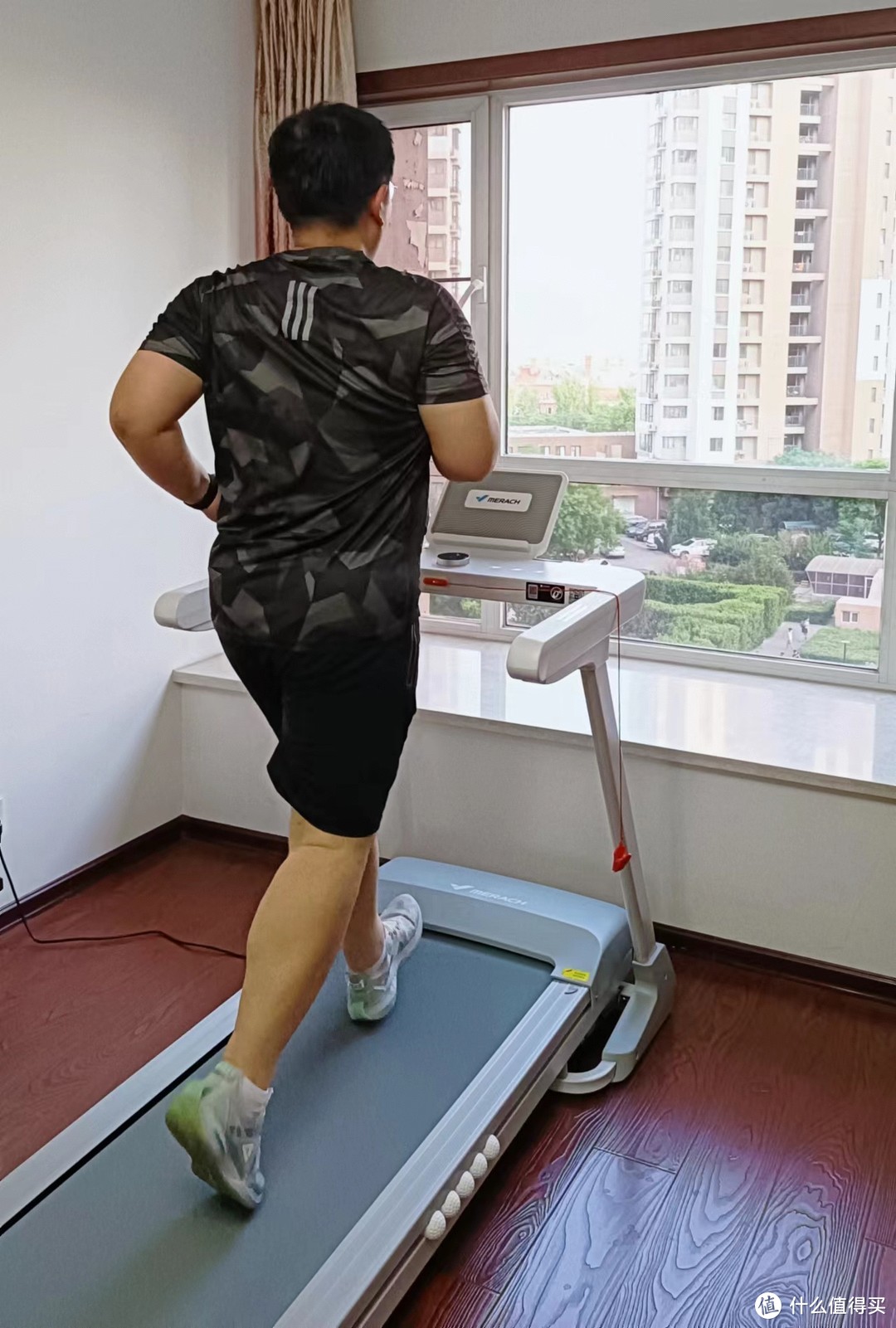 180斤胖仔真人演示大体重者跑步机使用方法，11项实用护膝建议
