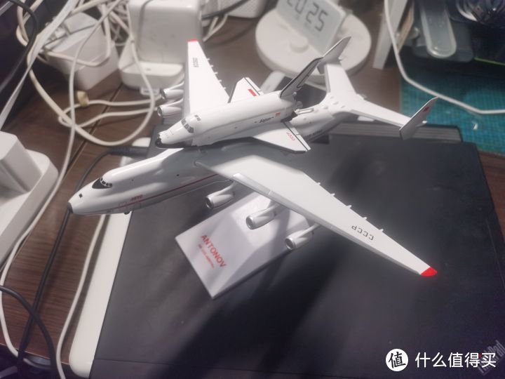 223包邮的苏联版安225+暴风雪号1/400模型开箱测评