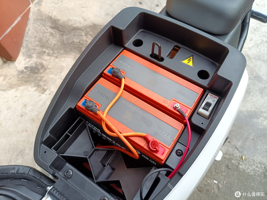 村里开没有问题,开着雅迪dm6s去上牌