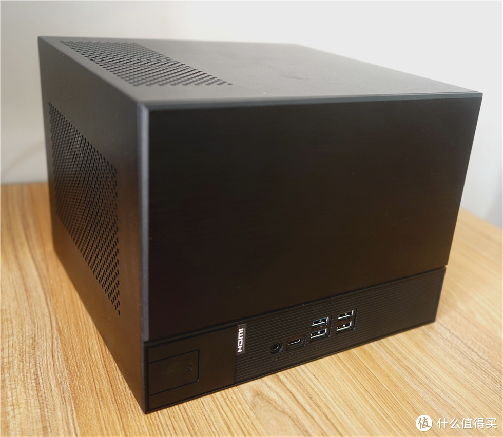 新的8L小钢炮电脑主机——华擎DeskMeet B660准系统装机