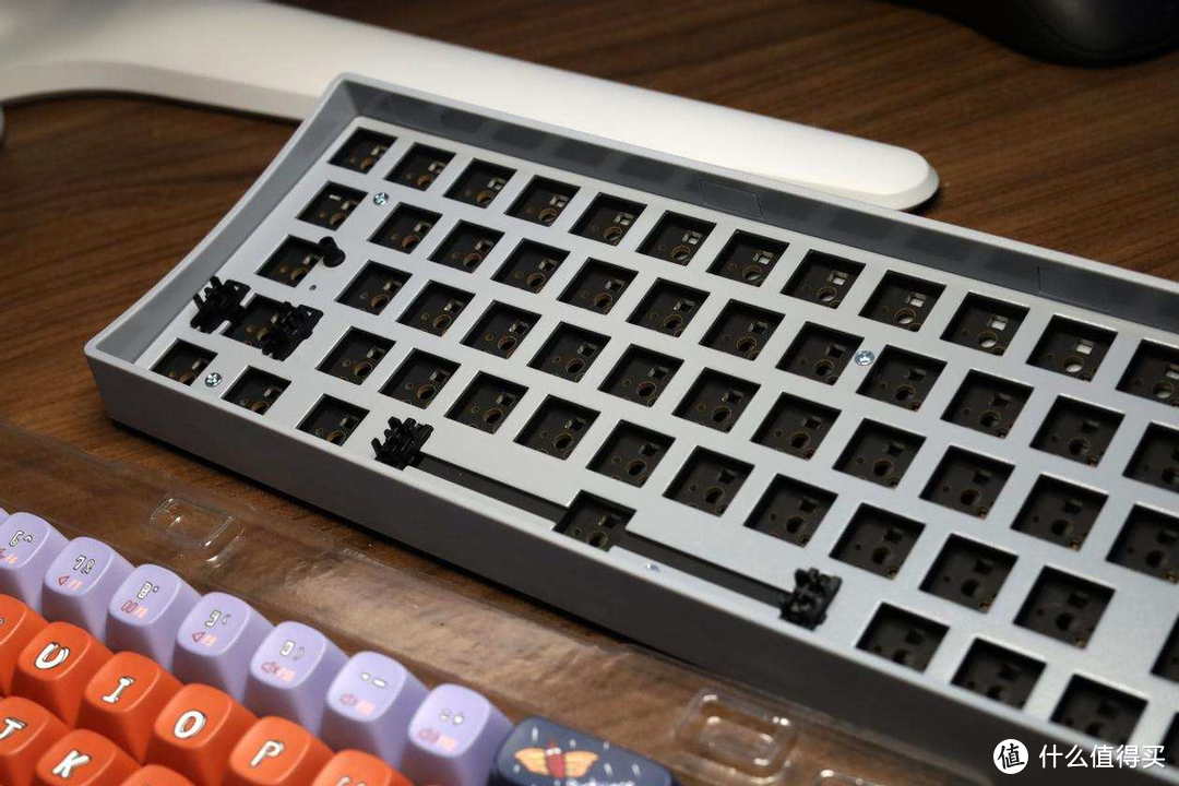 多重定制显个性，洛斐小翘机械键盘，3模68键，DIY玩家的选择