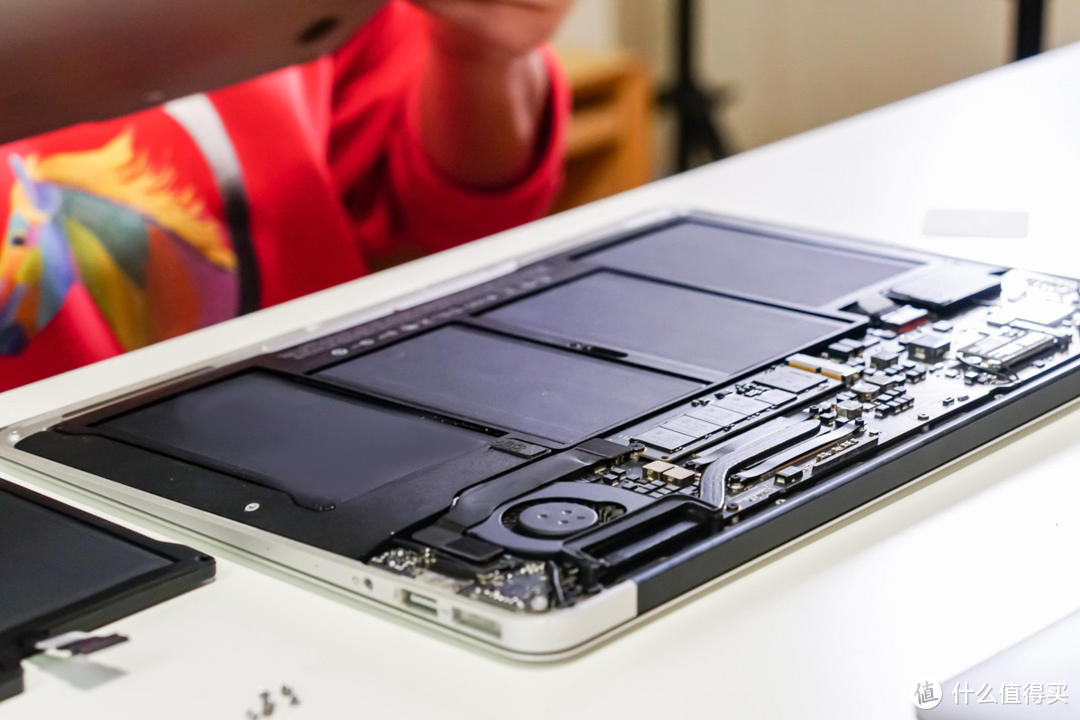 200多块让苹果笔记本重获新生，MacBook Air换电实测