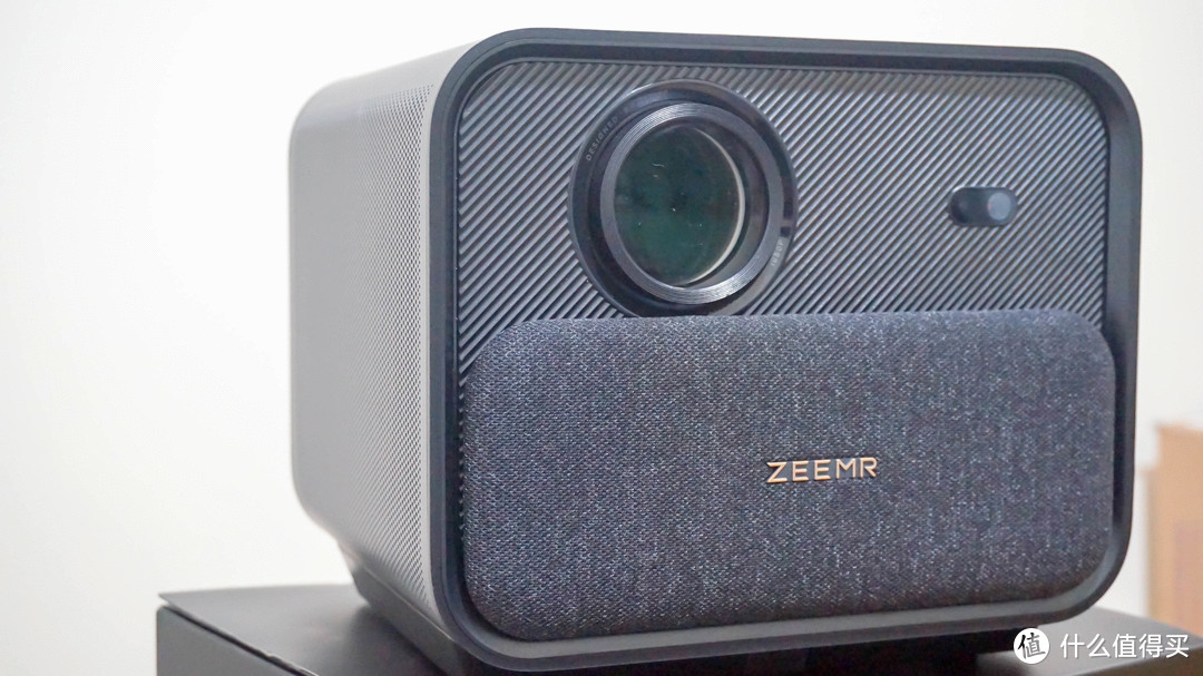 家庭全地形多功能智能投影机——知麻ZEEMR Z1 开箱试用