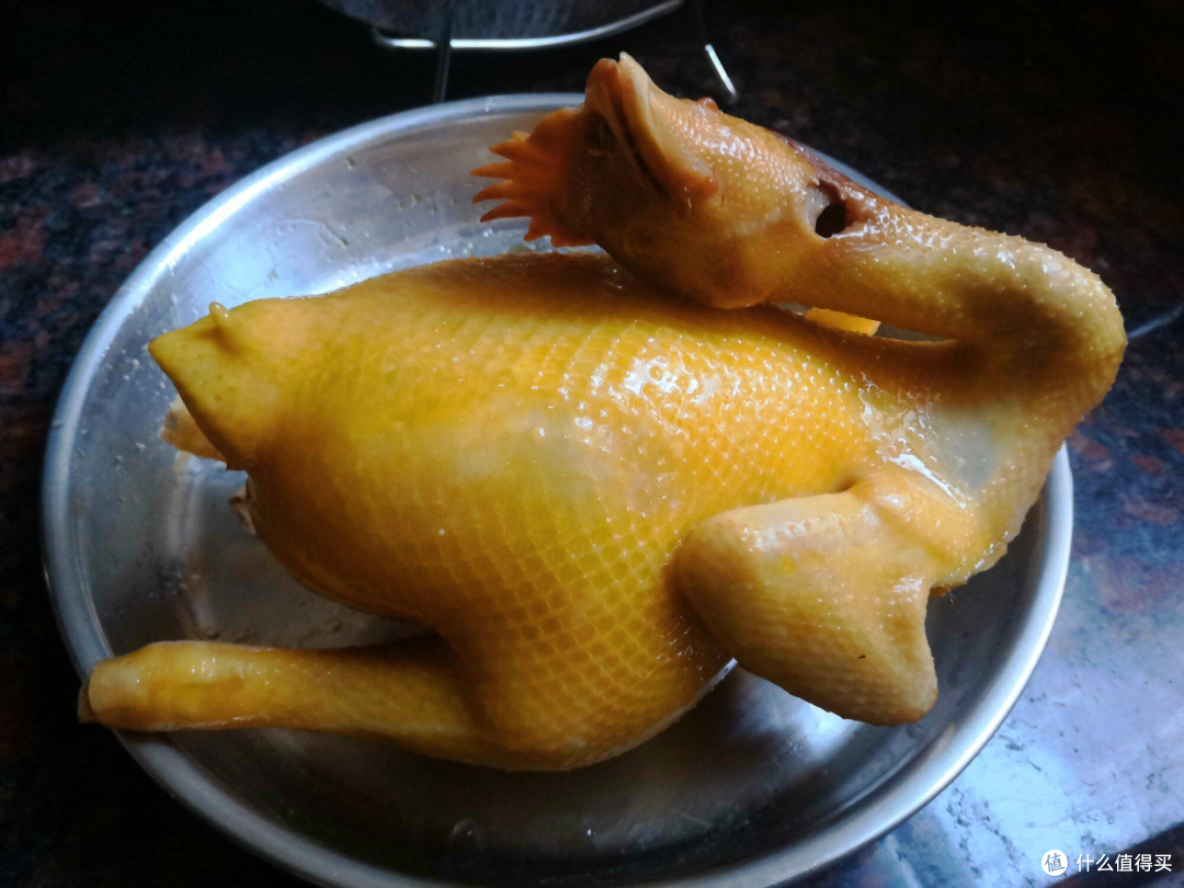 广东住家饭篇三百八十八用文字教你如何制作白切鸡和斩切鸡摆盘