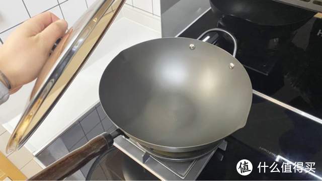 厨房里的“王者”：生铁锅、熟铁锅、窒化铁锅，哪个更适合你？
