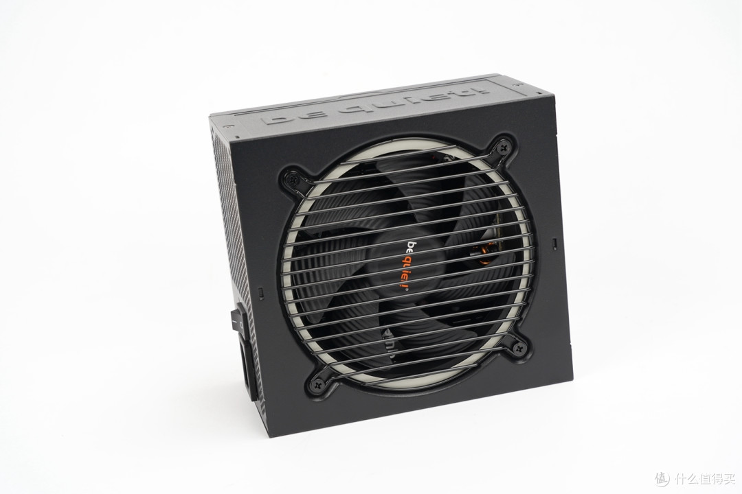 电源风扇配备了一把德静界(be quiet!