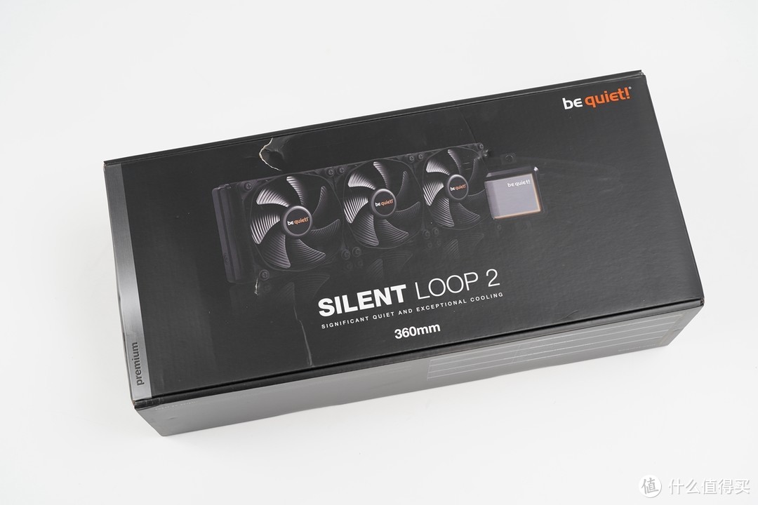 散热器是德静界be quiet! 的Silent Loop 2 360一体式水冷，提供三年原厂质保。
